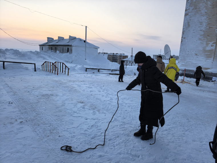 Жители Диксона встретили солнце ярким праздником.
