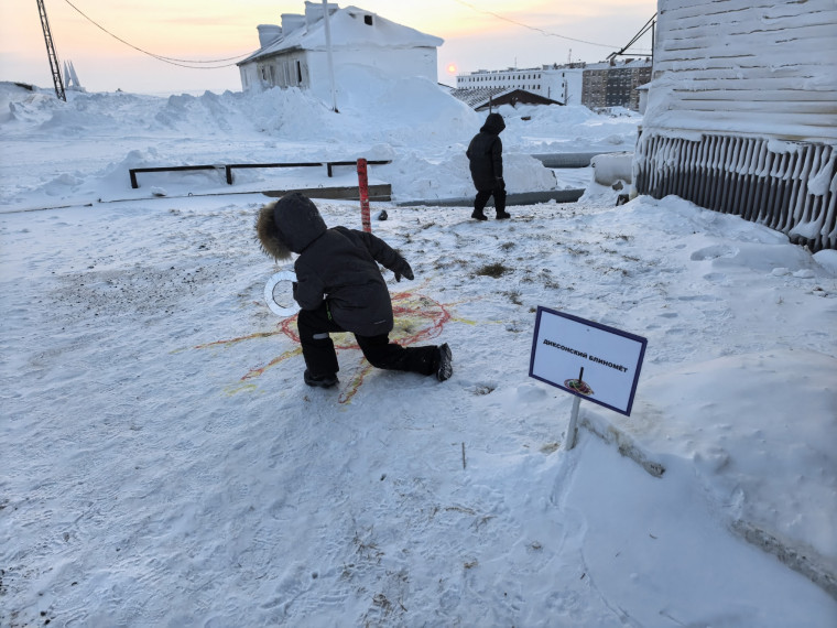 Жители Диксона встретили солнце ярким праздником.